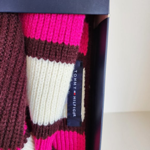 Tommy Hilfiger Winter Hat & Scarf Set - NWT - Picture 2 of 2